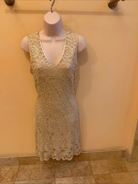 European Sleeveless Ivory Lace V-Neck Dress - made in UK - S/M - vintage